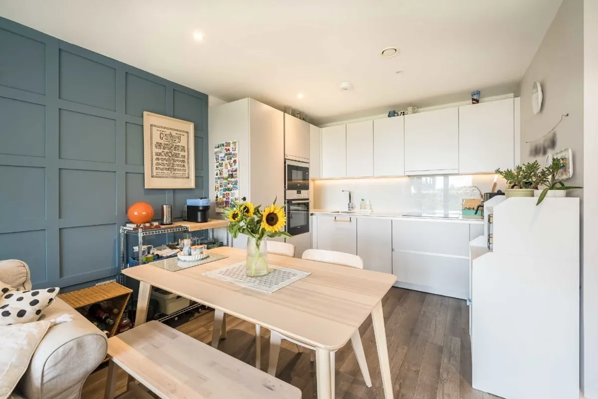 Flat Blairderry Road in Greater London