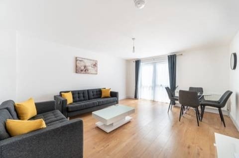Flat Willow Tree Court in London