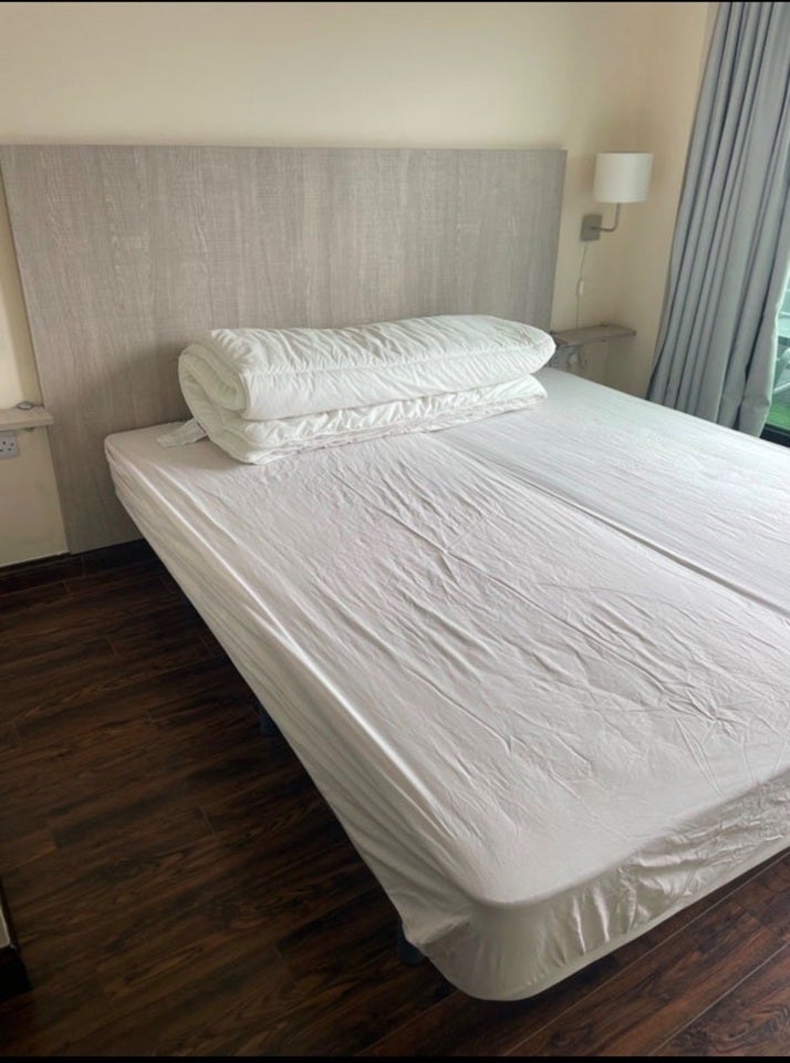 Room Commercial Road in Greater London