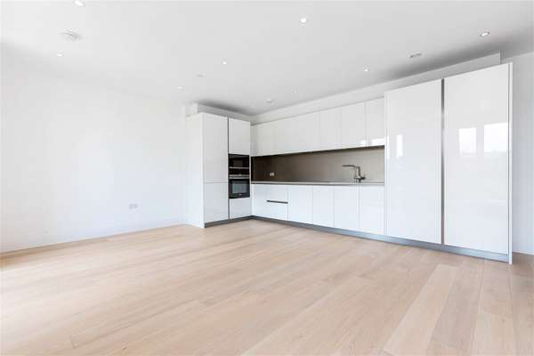 Flat Broom Road in Greater London