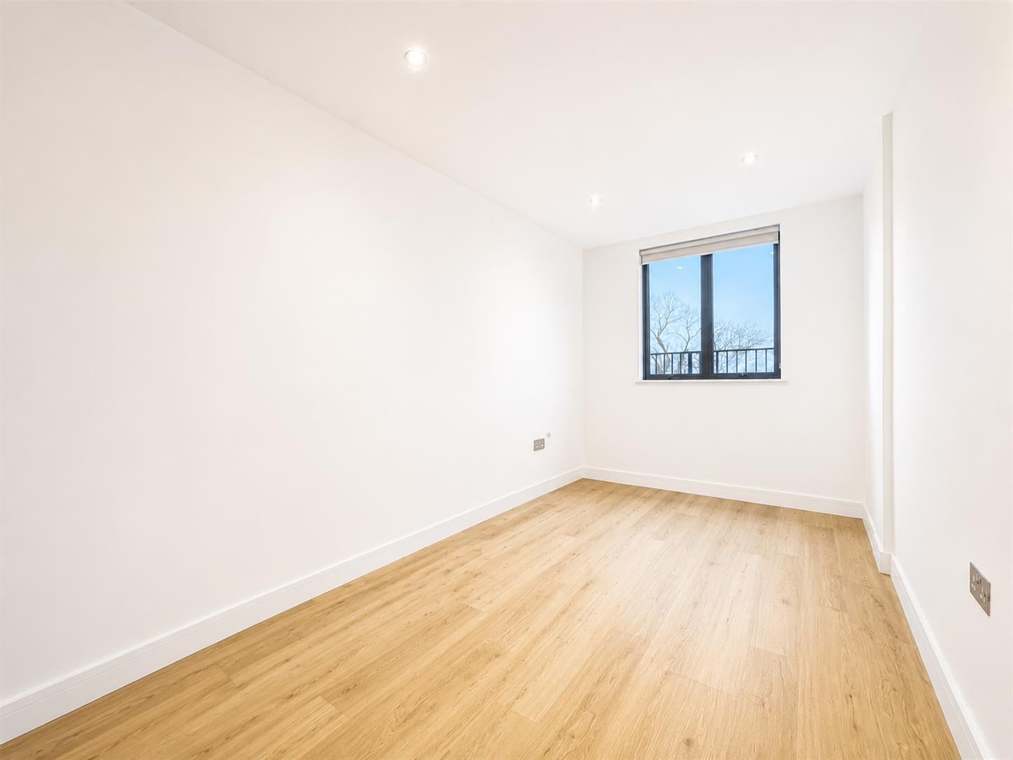 Flat Farnborough Road in Rushmoor
