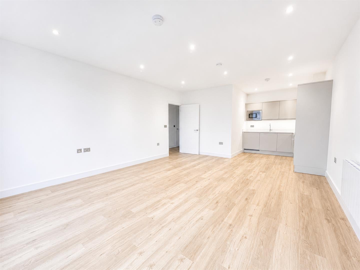 Flat Farnborough Road in Rushmoor