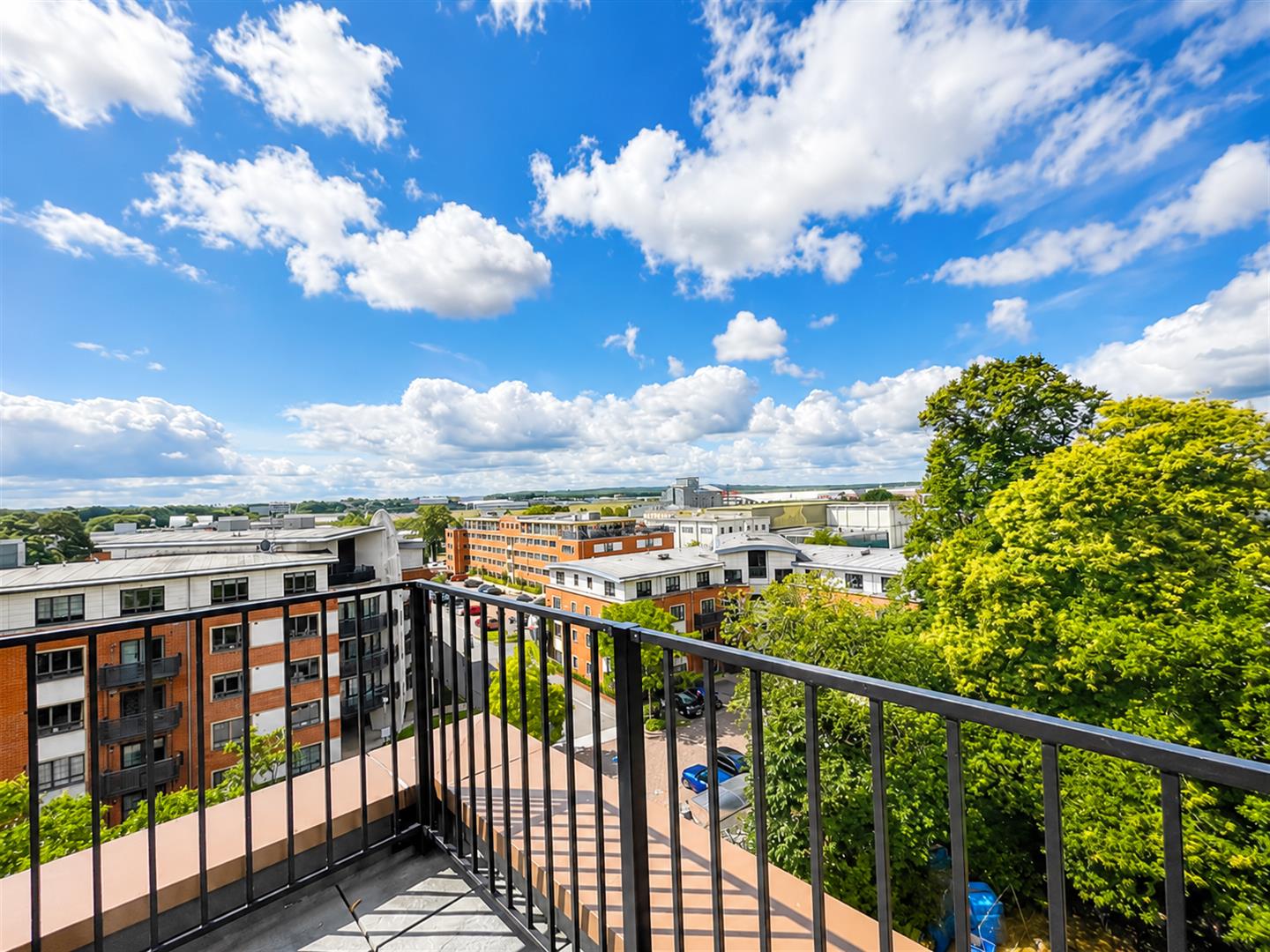 Flat Farnborough Road in Rushmoor
