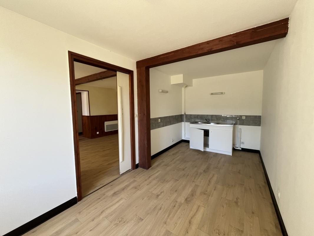 Flat Rue des Trois Tilleuls in Saint-Nizier-d'Azergues