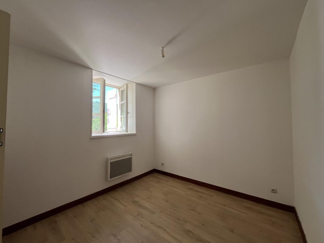 Flat Rue des Trois Tilleuls in Saint-Nizier-d'Azergues
