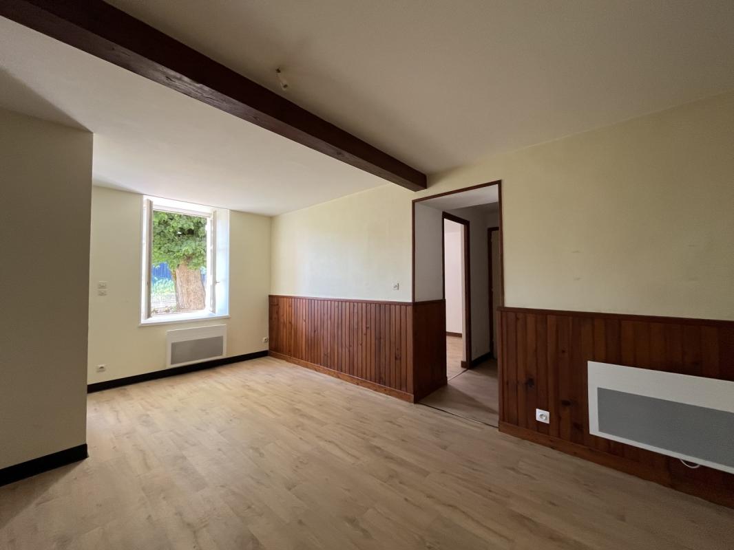 Flat Rue des Trois Tilleuls in Saint-Nizier-d'Azergues