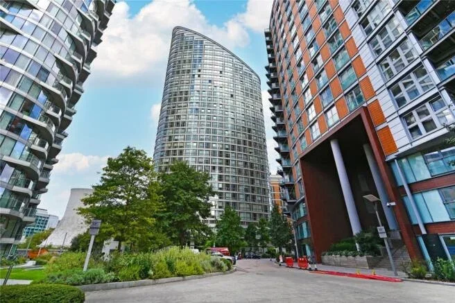 Flat Fairmont Avenue in Greater London