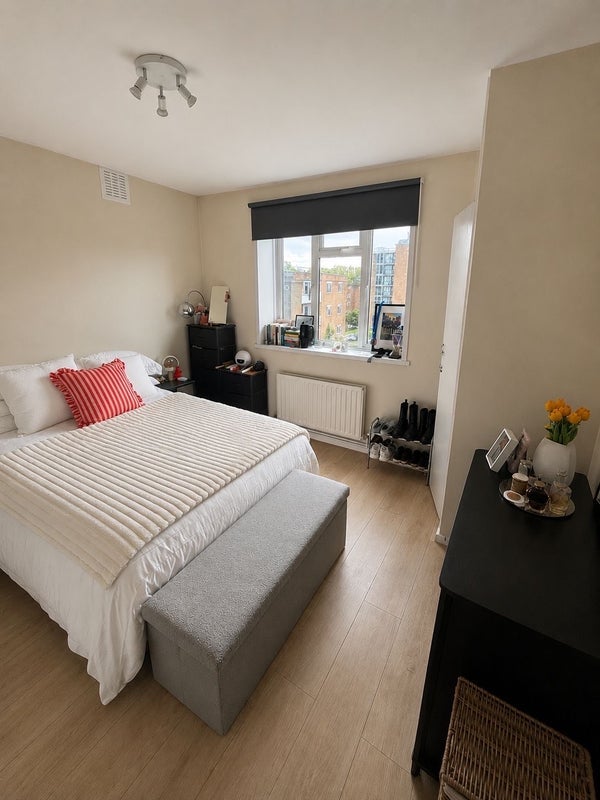 Room Sulivan Court in Greater London