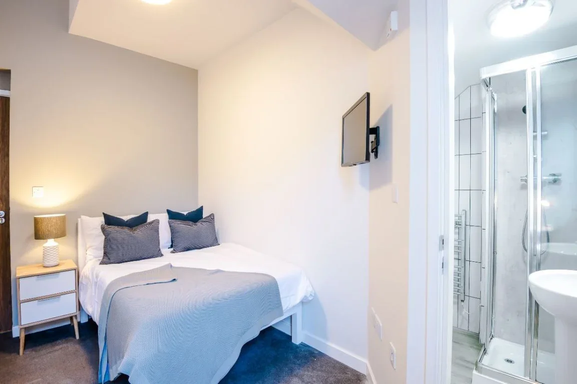 Flat Jesmond Road in Newcastle upon Tyne