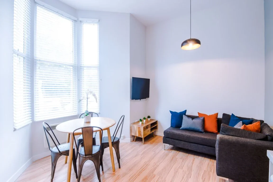 Flat Jesmond Road in Newcastle upon Tyne
