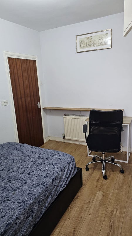Room Keppel Road in Greater London