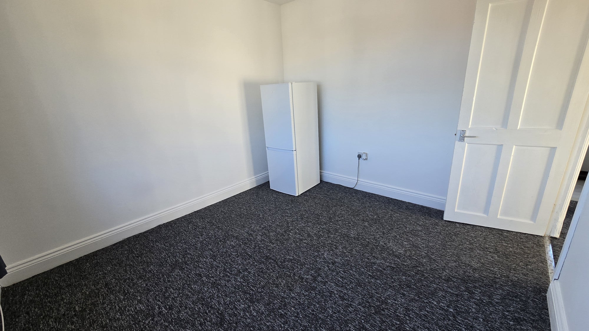 Flat Parkside Avenue in Greater London