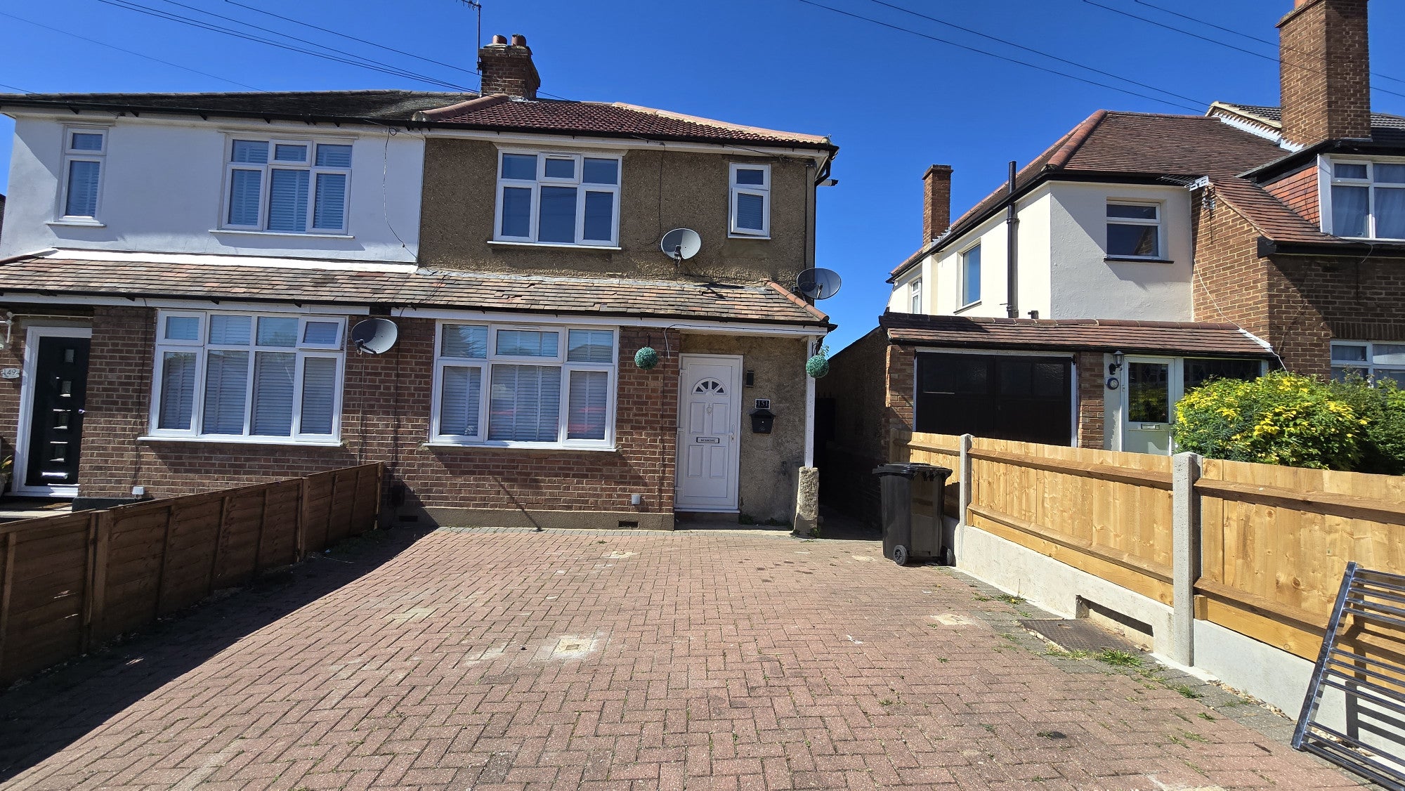 Flat Parkside Avenue in Greater London