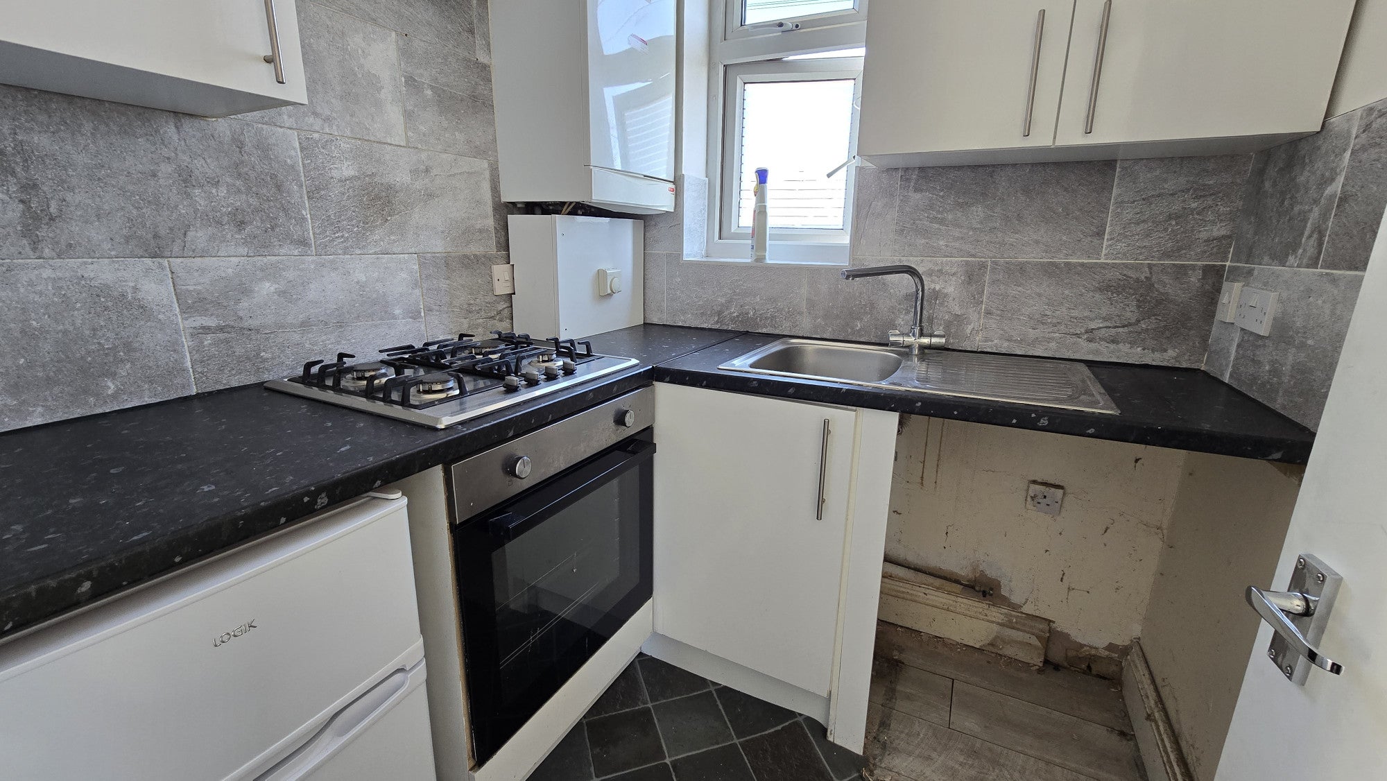 Flat Parkside Avenue in Greater London