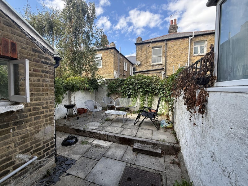House Aslett Street in Greater London