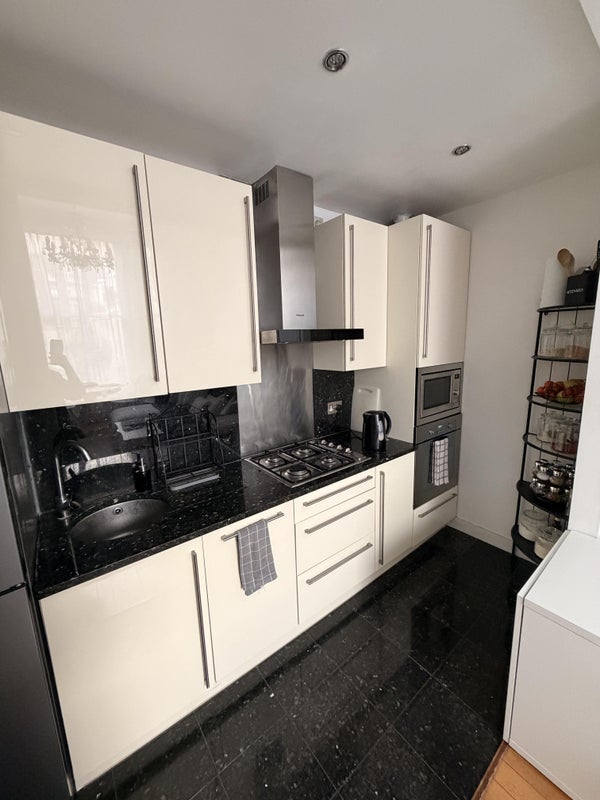 Room Cheniston Gardens in Greater London