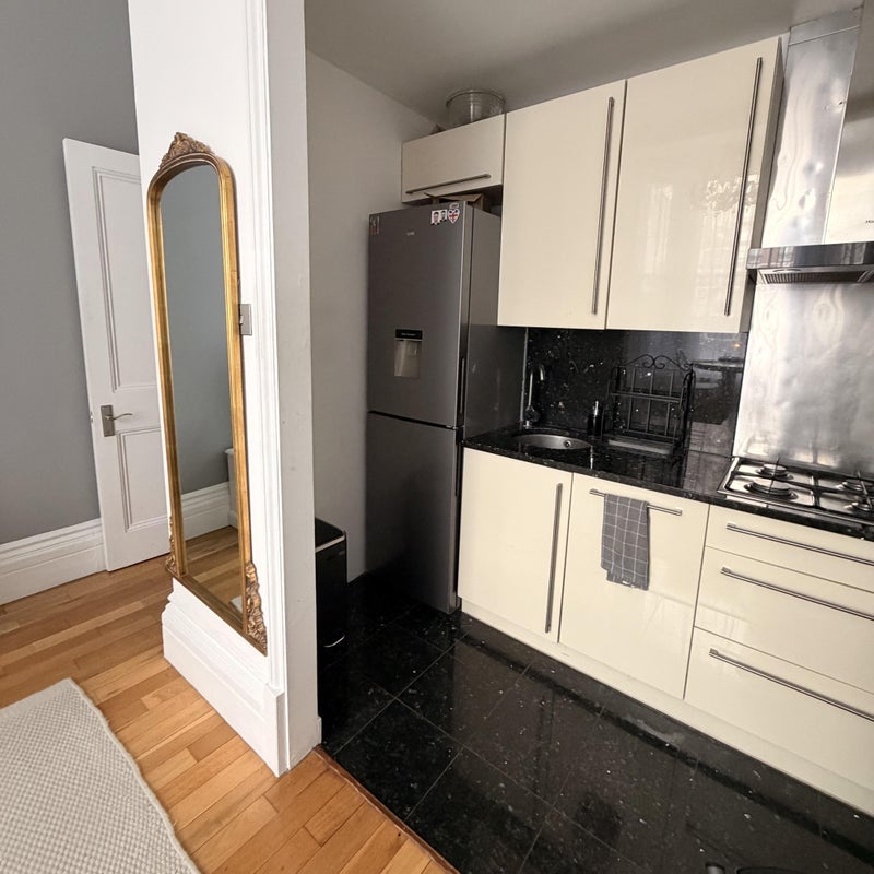 Room Cheniston Gardens in Greater London