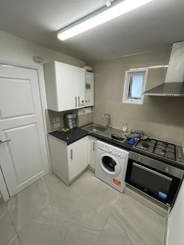 Room Whitechapel Road in Greater London