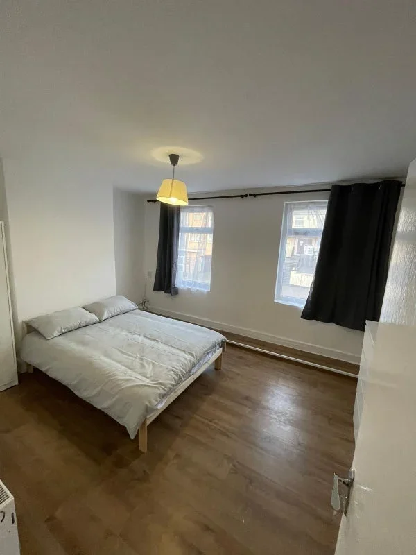 Room Whitechapel Road in Greater London