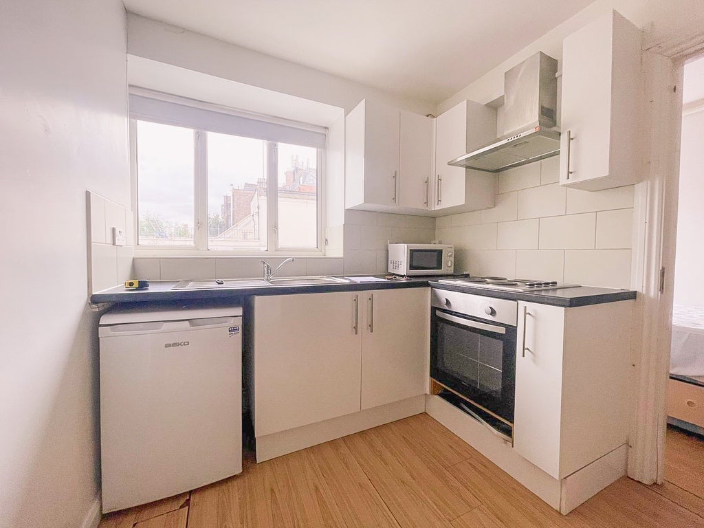 Flat Jackson Road in Greater London