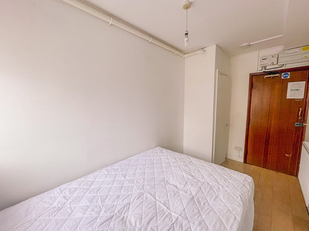 Flat Jackson Road in Greater London