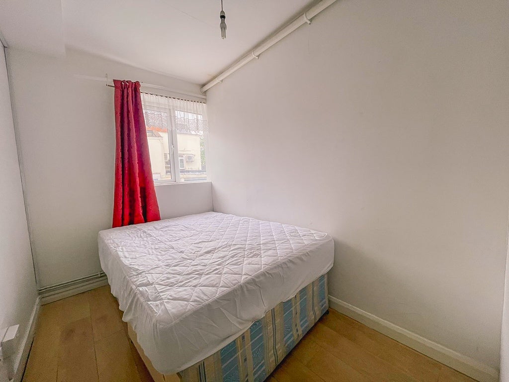 Flat Jackson Road in Greater London