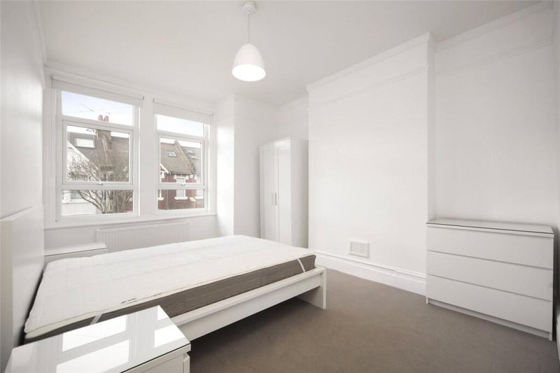Room Collingbourne Road in Greater London