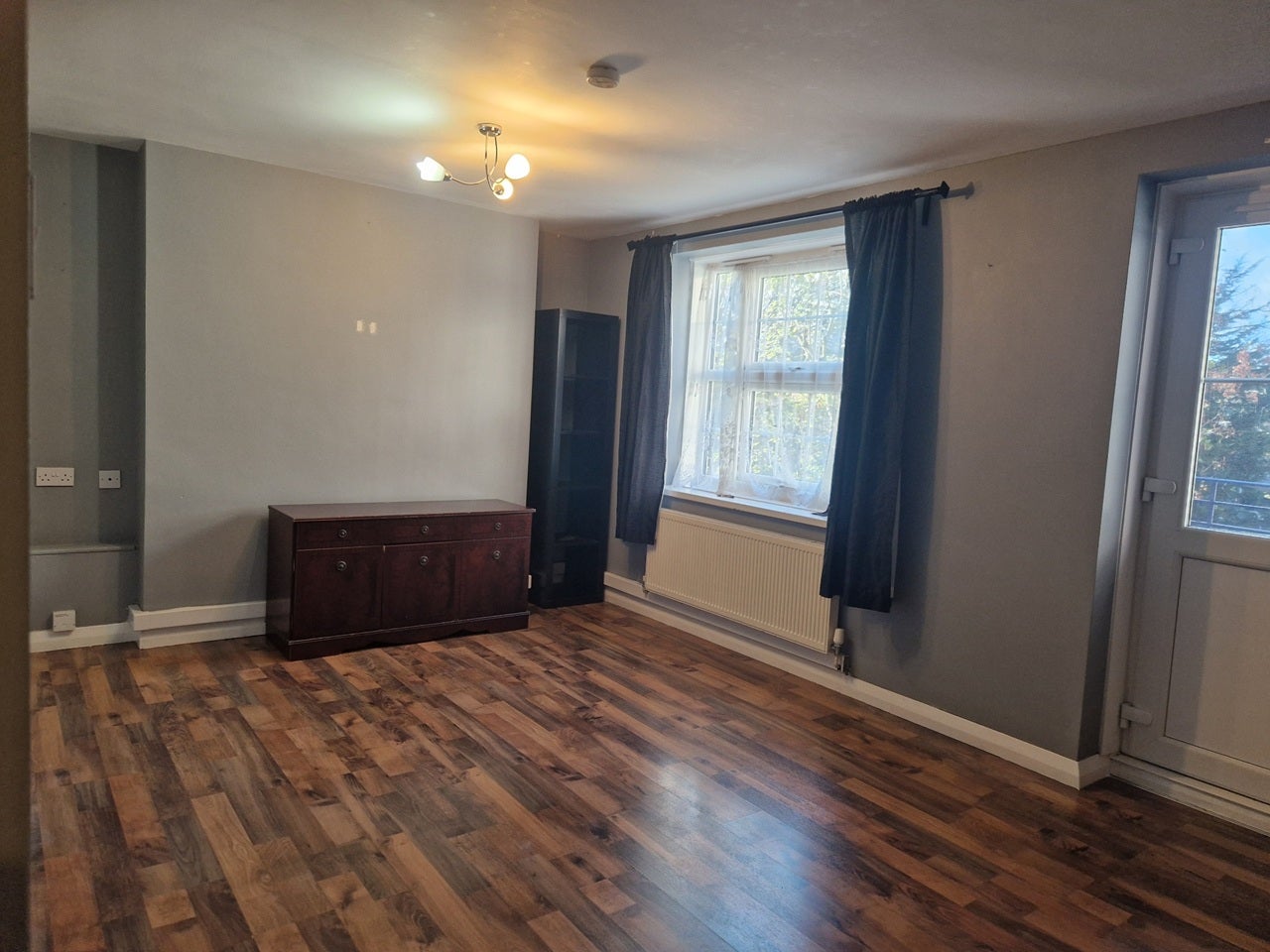 Flat Glebe Court in Greater London