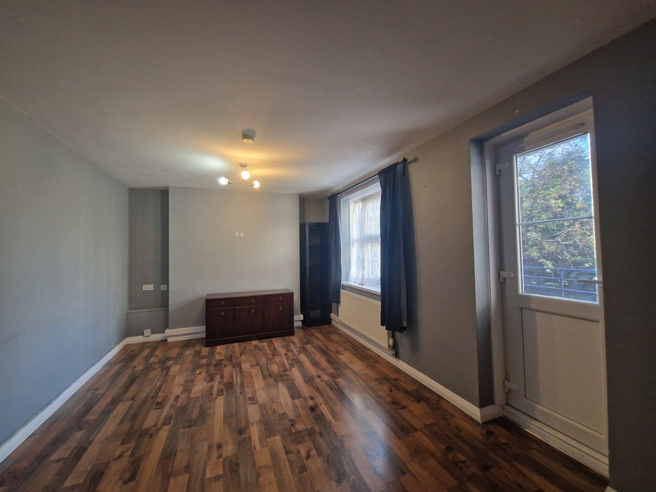 Flat Glebe Court in Greater London