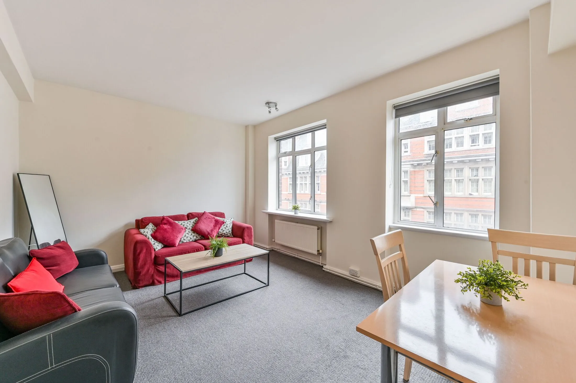 Flat Warren Street in Greater London