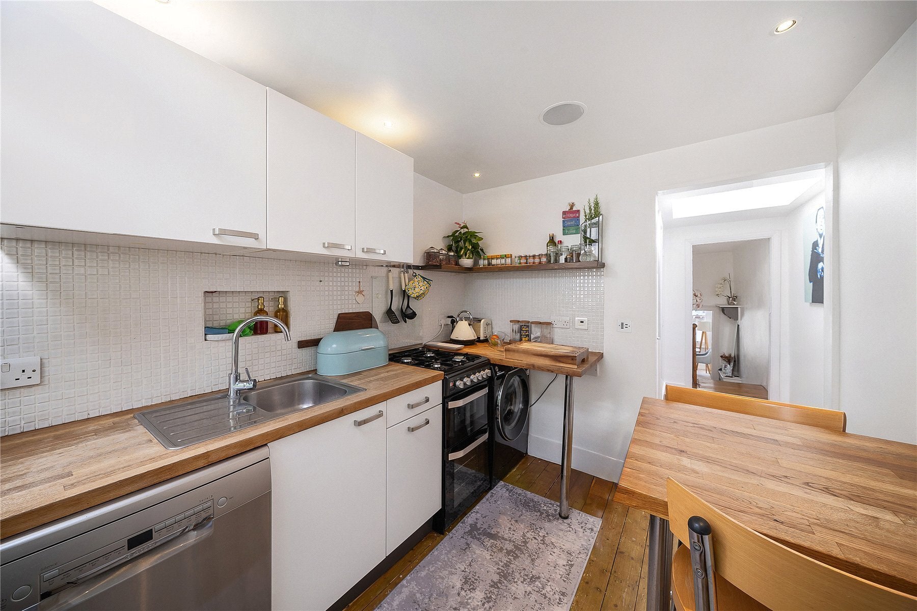 Flat Elm Park in Greater London