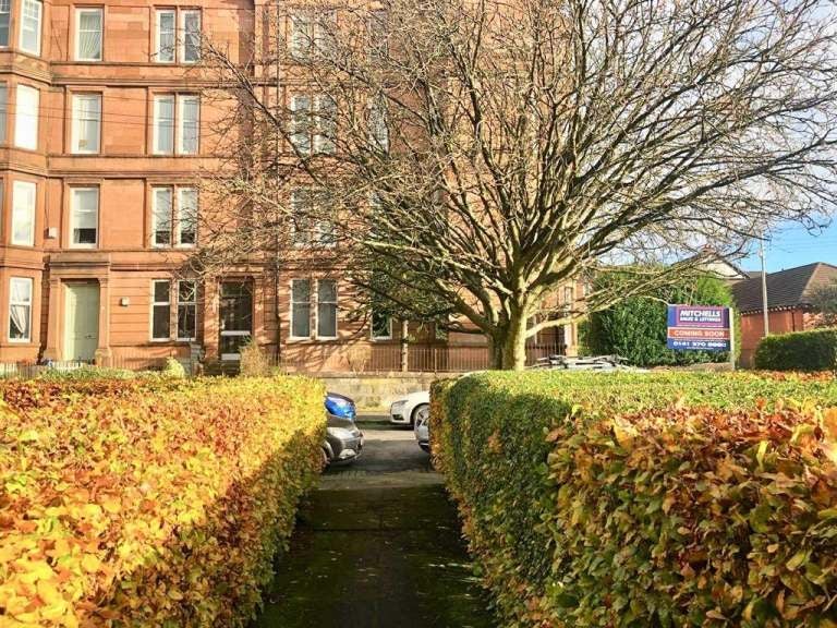 Flat Whitehill Street in Glasgow