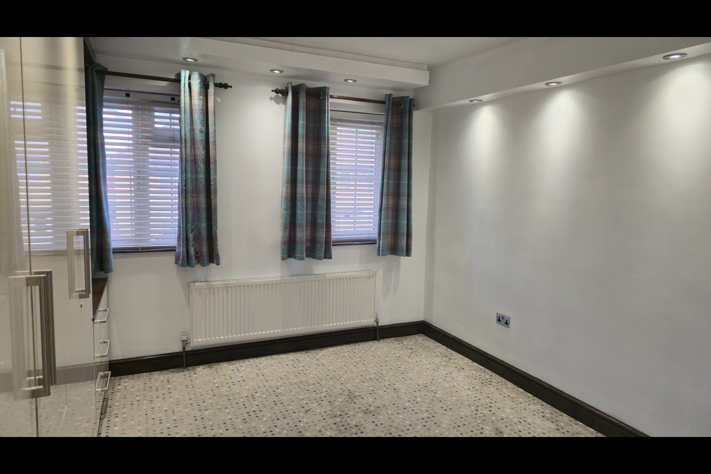 House New Peachey Lane in Greater London