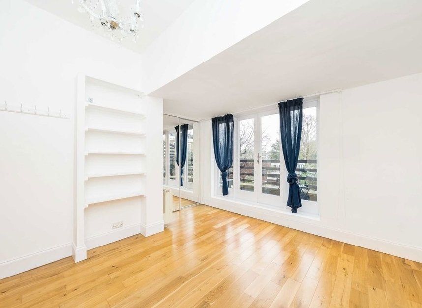 Flat Delancey Street in Greater London