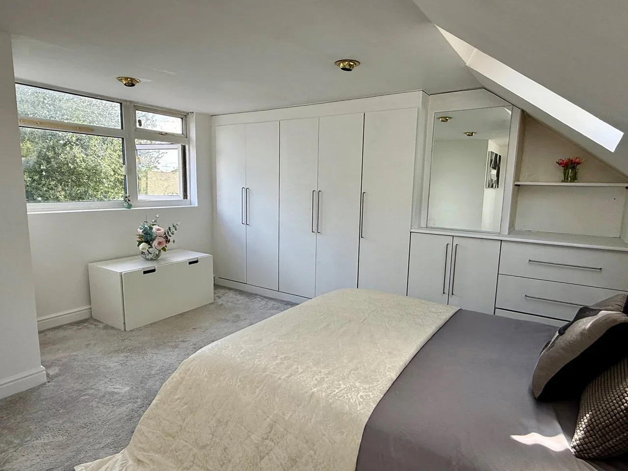 Room Eastcote Lane in Greater London