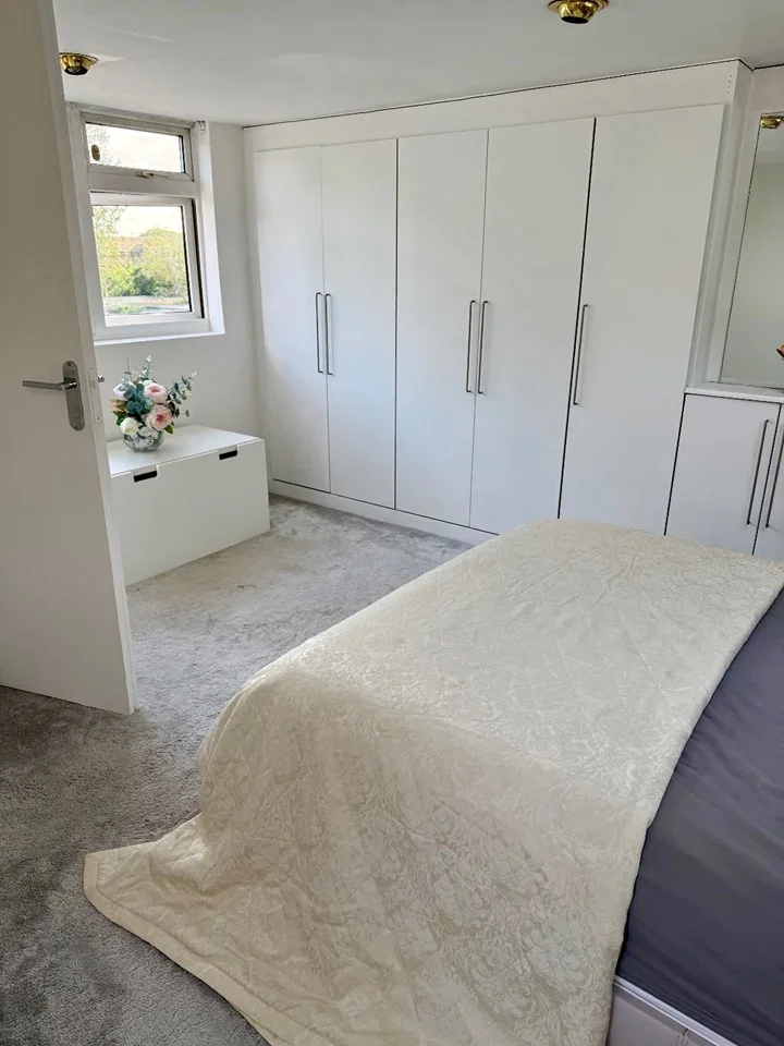 Room Eastcote Lane in Greater London