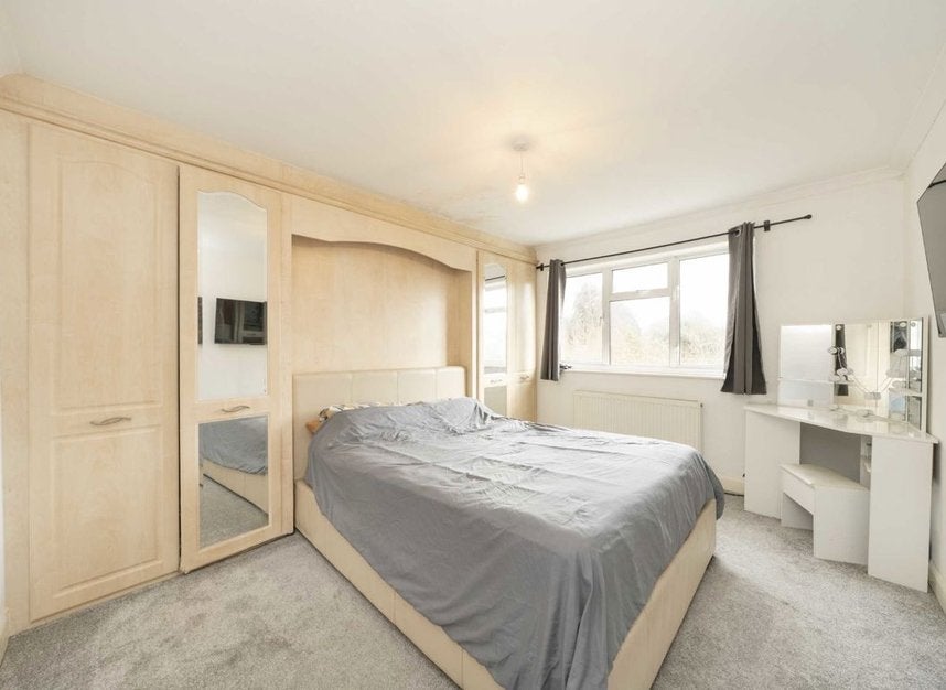 Flat Staines Road East in Borough of Spelthorne
