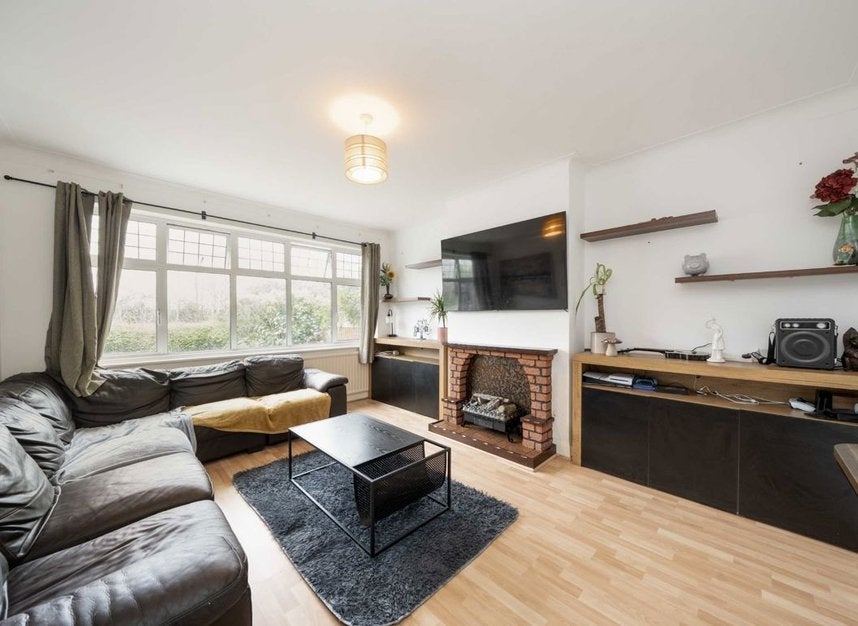 Flat Staines Road East in Borough of Spelthorne
