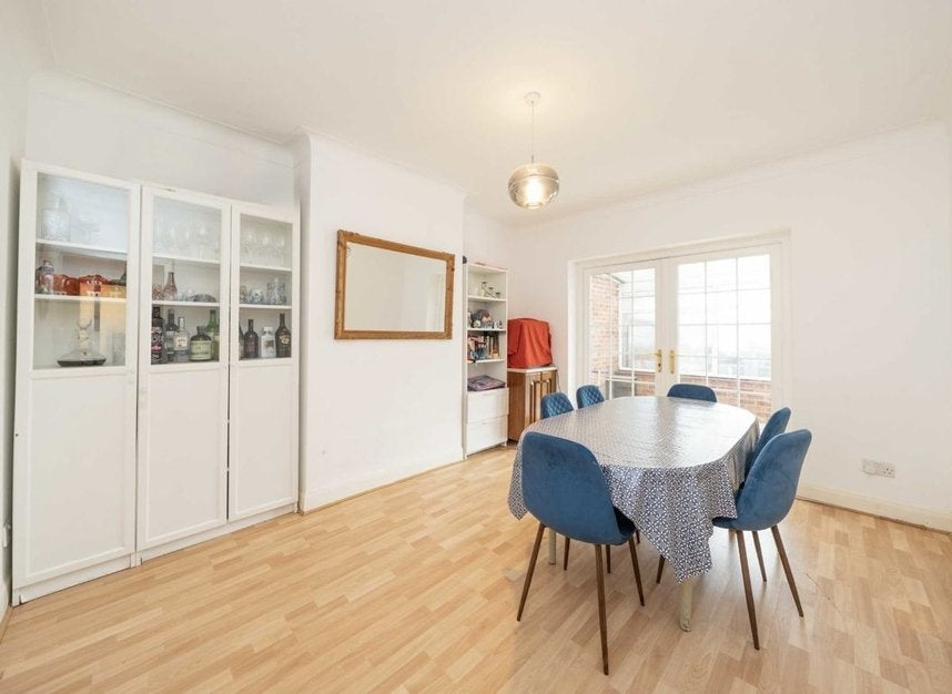 Flat Staines Road East in Borough of Spelthorne
