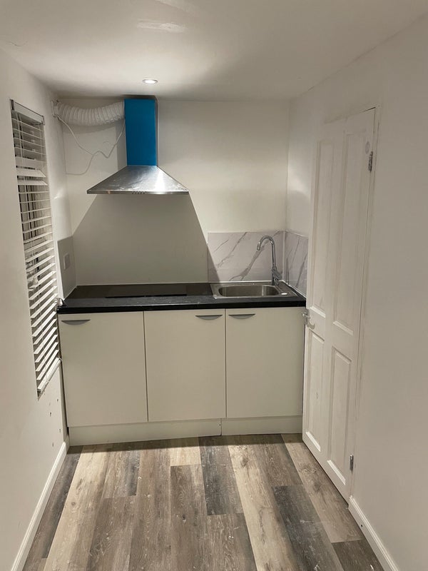 Room Kimberley Avenue in Greater London