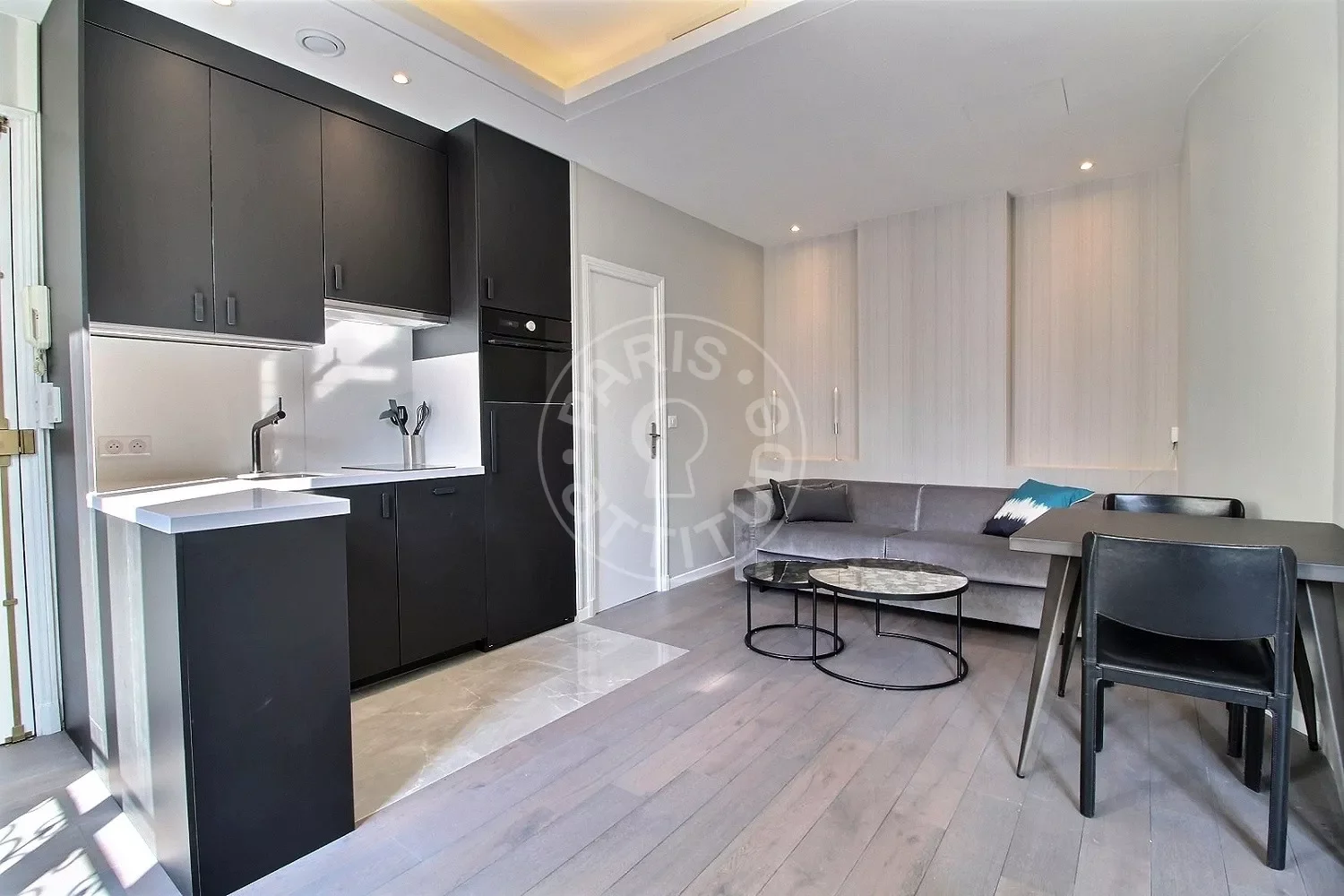 Appartement Rue de Berri à Paris