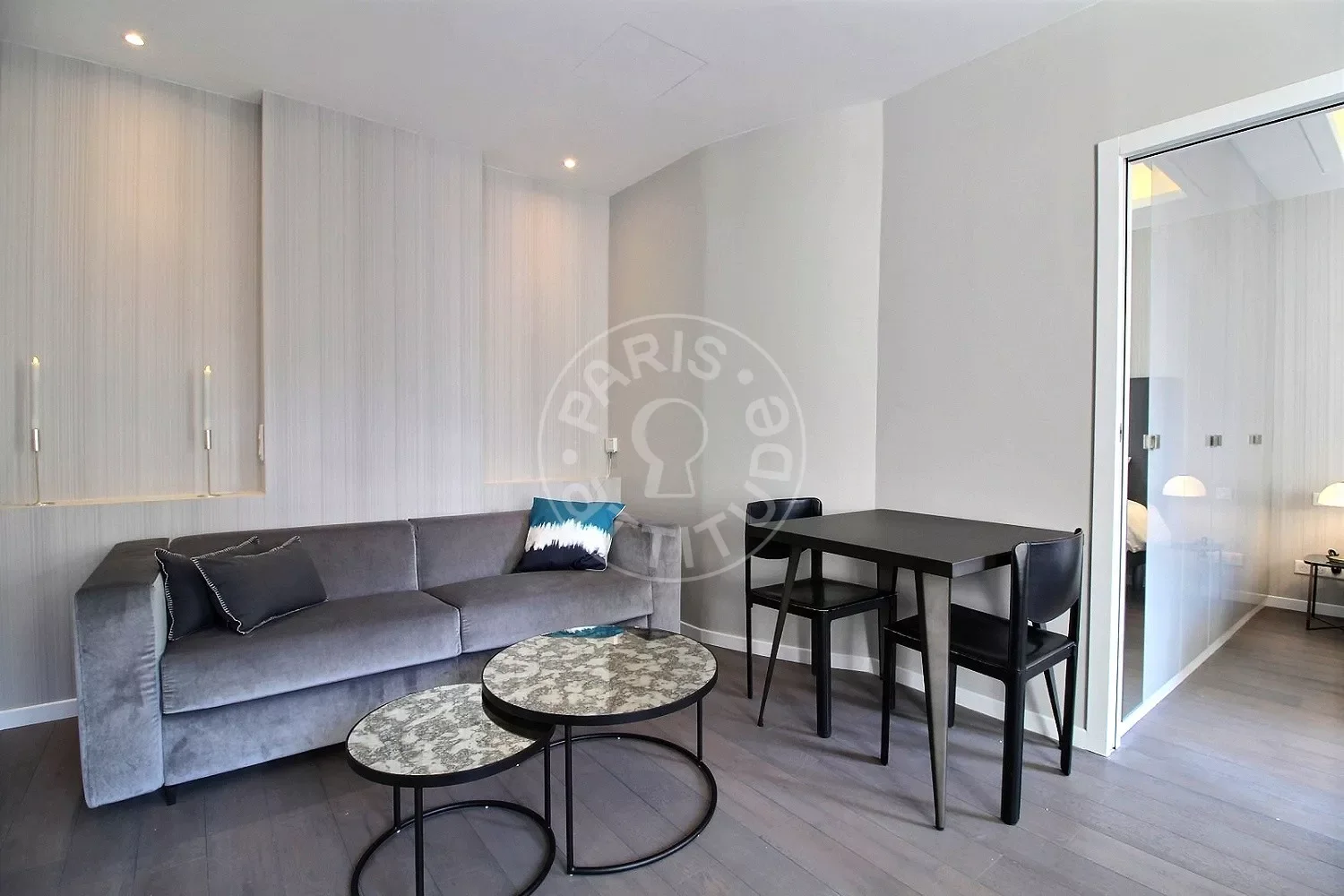 Appartement Rue de Berri à Paris