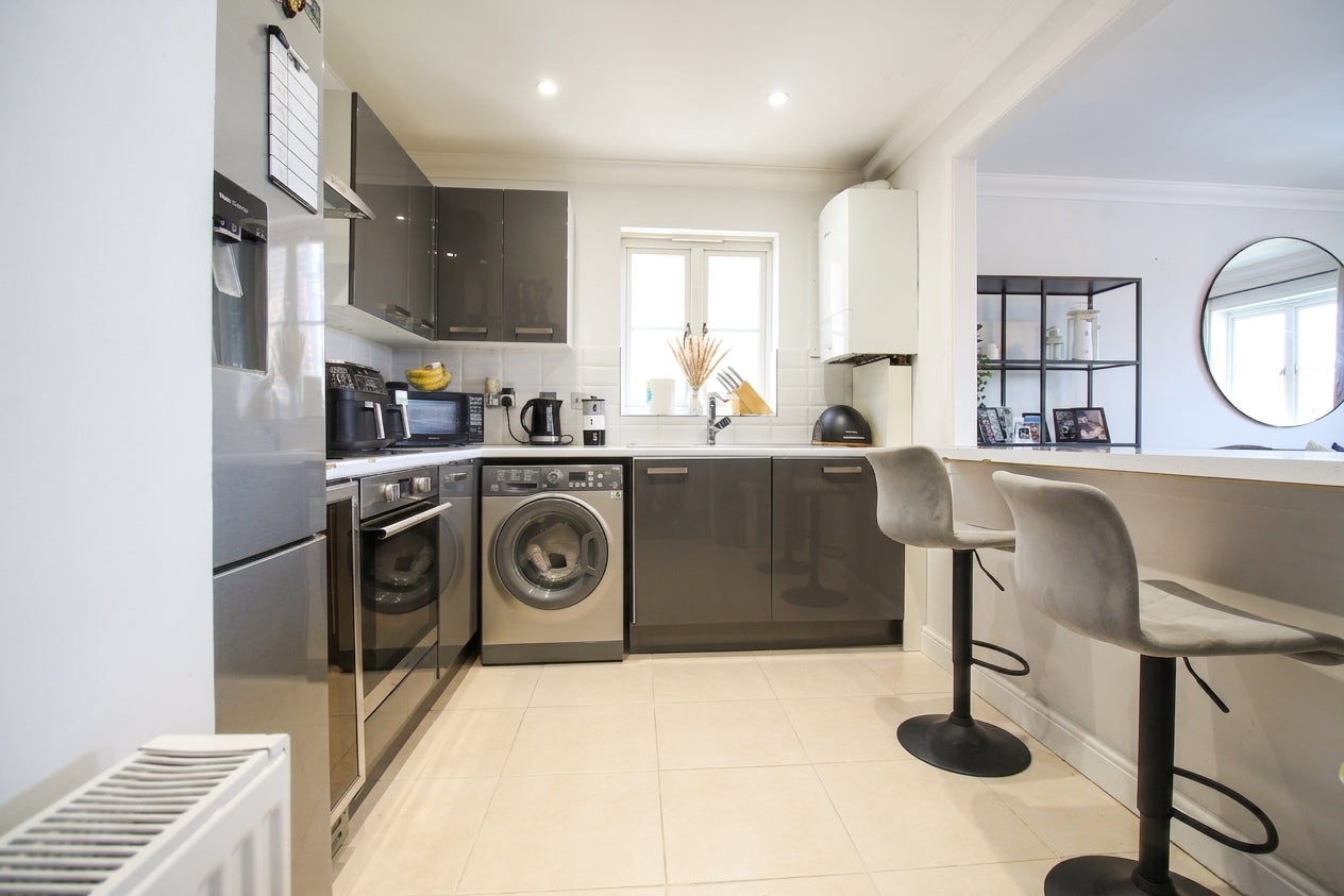 Flat Staines Road West in Borough of Spelthorne