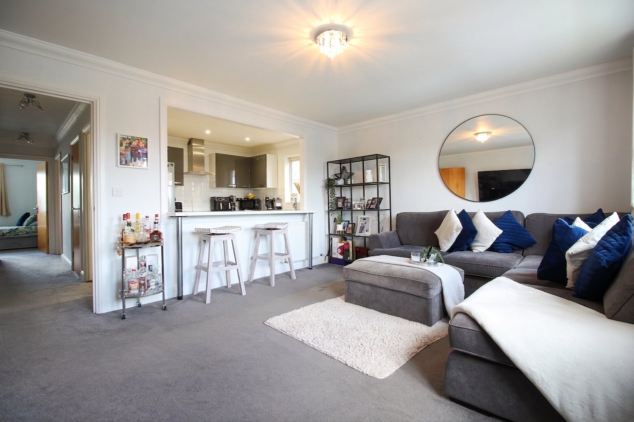 Flat Staines Road West in Borough of Spelthorne