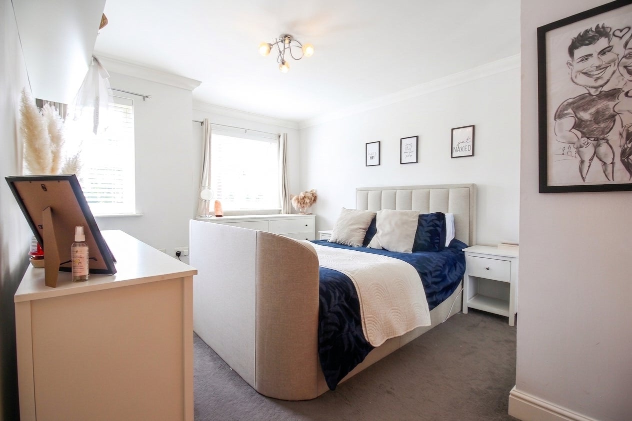 Flat Staines Road West in Borough of Spelthorne