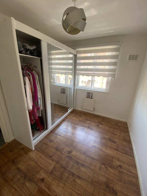 Room Rowntree Close in Greater London