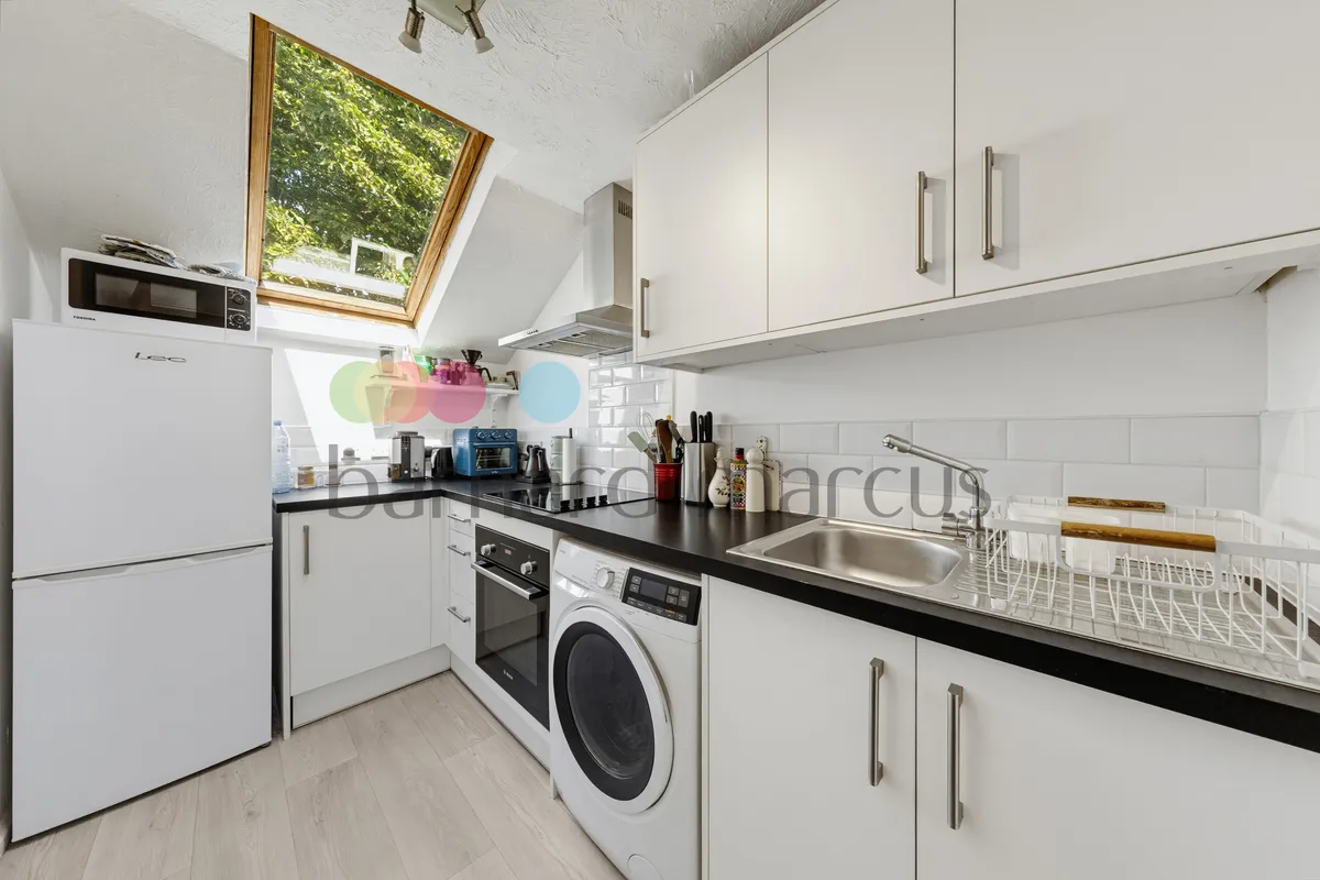 House Rosamund Close in Greater London