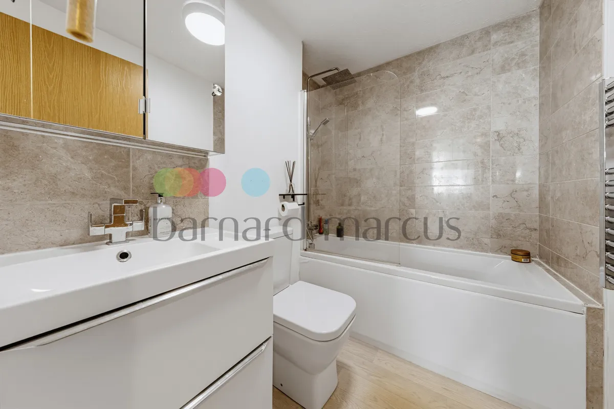 House Rosamund Close in Greater London