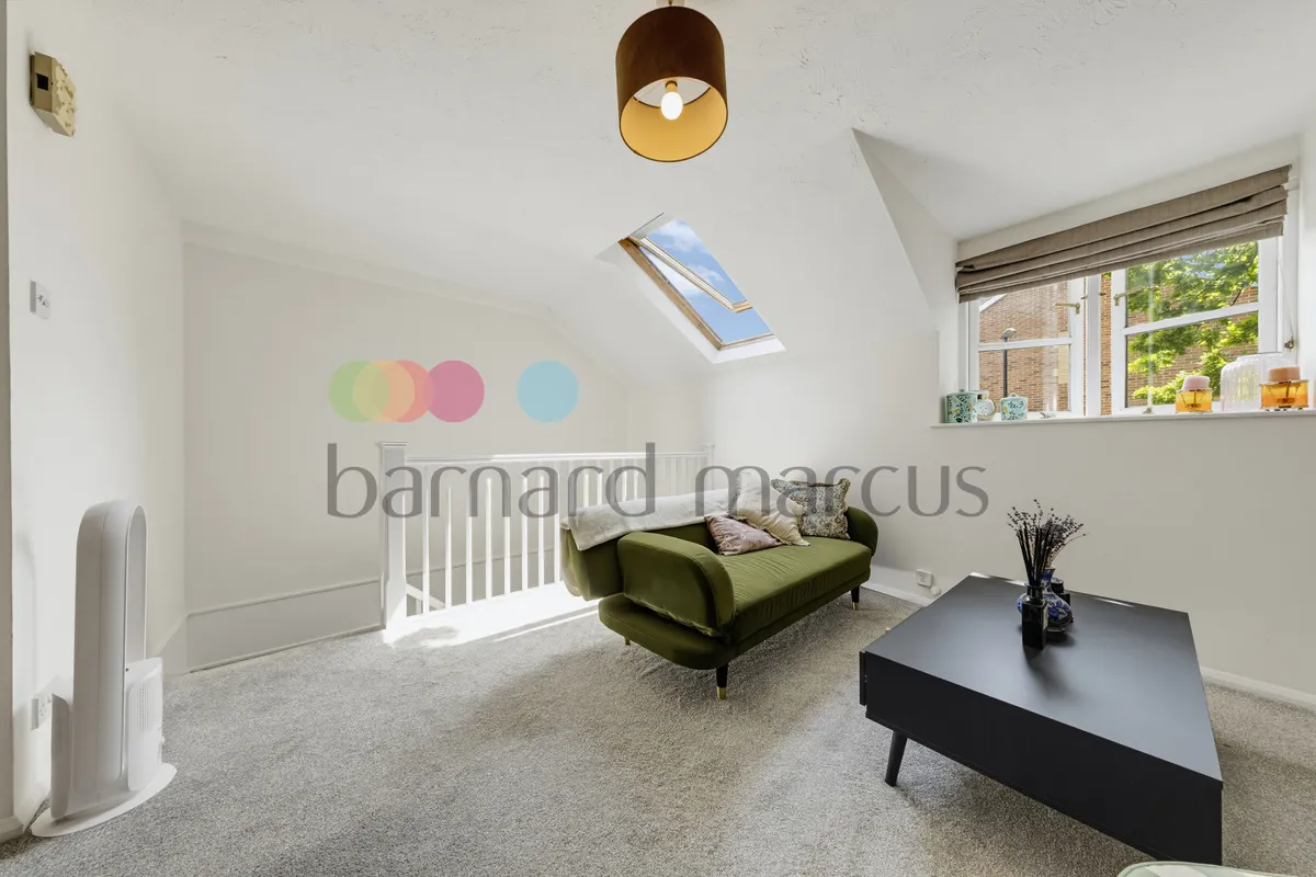 House Rosamund Close in Greater London