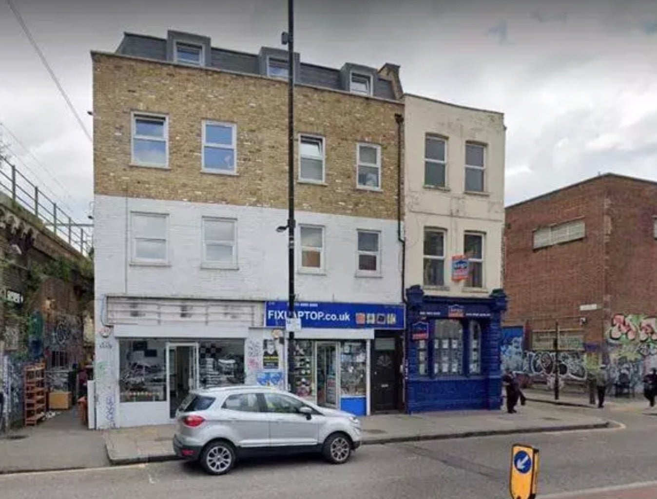 Flat High Road Woodford Green in Greater London